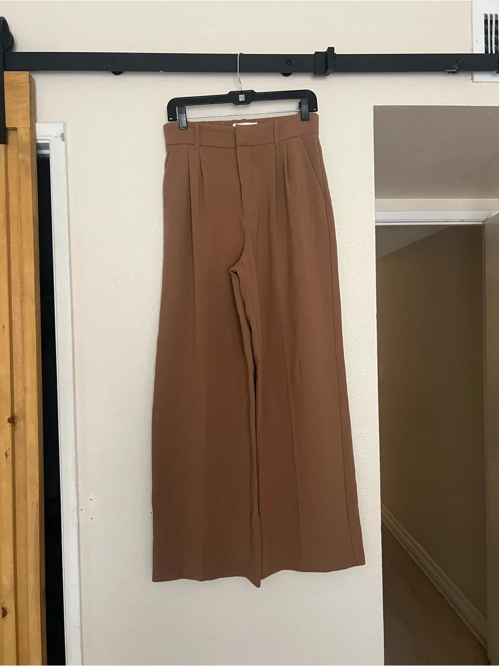 Abercrombie & Fitch or pleats
